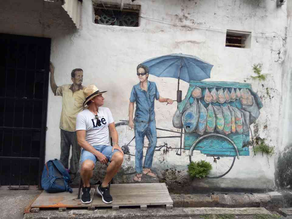 Life Imitating Art | Malaysia Travel Blog | Penang Street Art Photos - Life And Art Together? | Malaysia, Penang Street Art, Tourism Malaysia, Wall Art In Penang, Wall Murals | Author: Anthony Bianco - The Travel Tart Blog